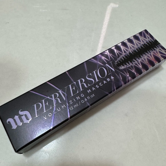 URBAN DECAY: Perversion Volumizing Mascara - Picture 3 of 6
